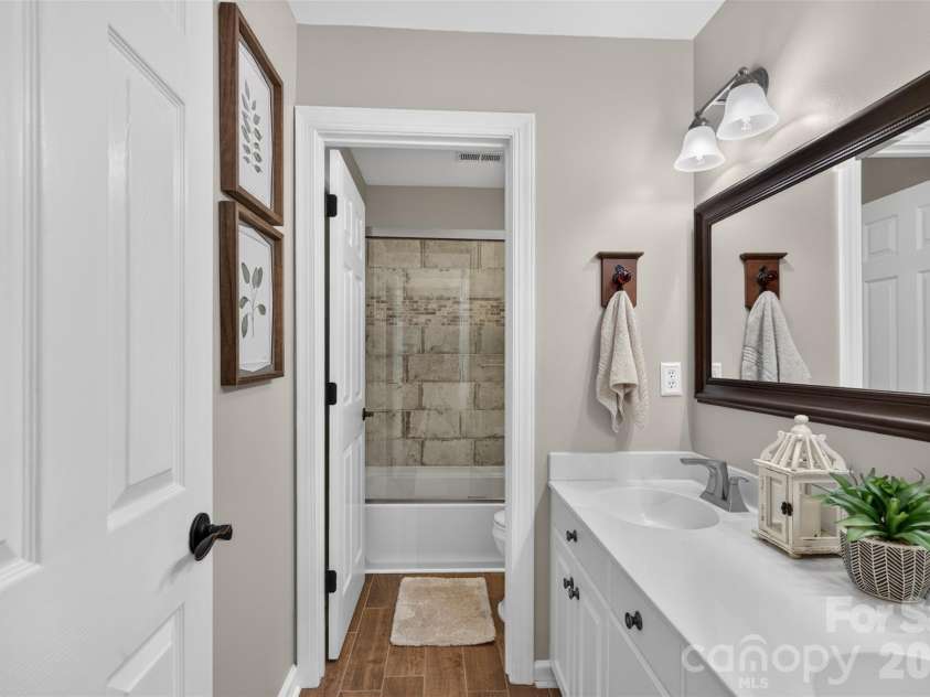12604 Willingdon Road, Huntersville, NC 28078.  MLS# CAR4420497, YatesRealty ID 50186. Large bathroom with shared hallway access
