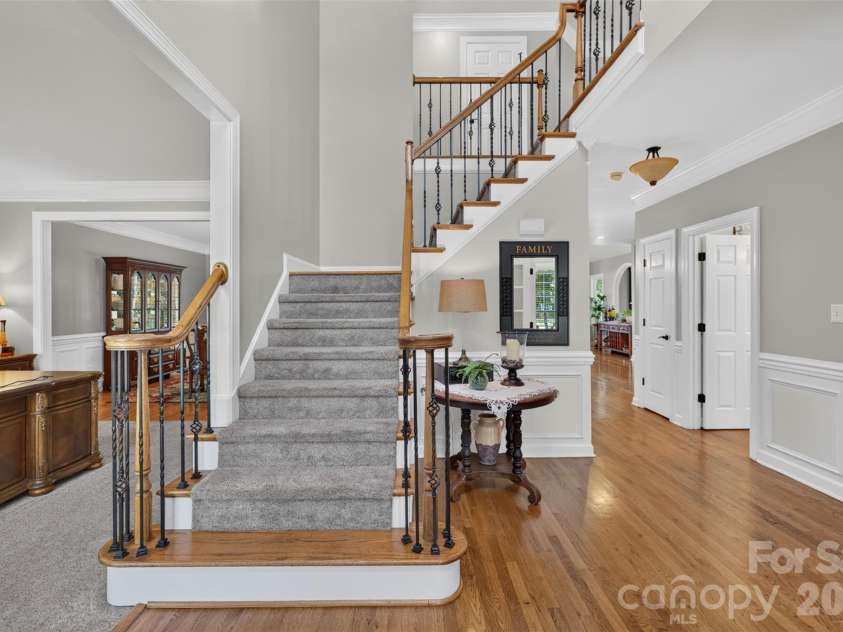 12604 Willingdon Road, Huntersville, NC 28078.  MLS# CAR4420497, YatesRealty ID 50186. Spacious entry with hardwoods.