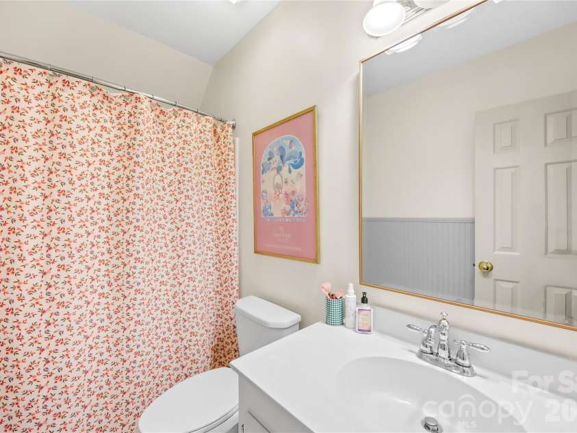 6616 Mays Chapel Lane, Charlotte, NC 28270.  MLS# CAR4419963, YatesRealty ID 50188. Upstairs Full Bath