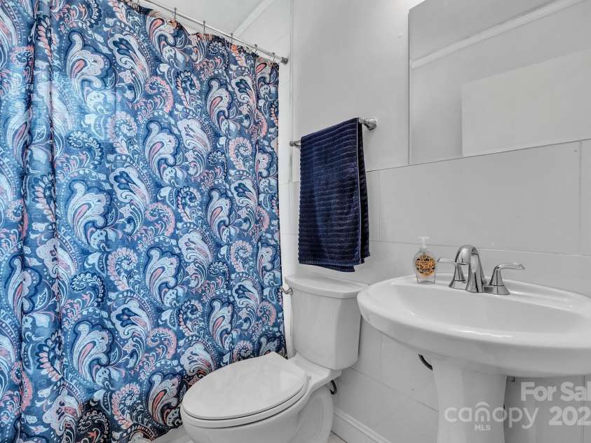 3036 Marlowe Avenue, Charlotte, NC 28208.  MLS# CAR4232409, YatesRealty ID 5019. Bathroom 1