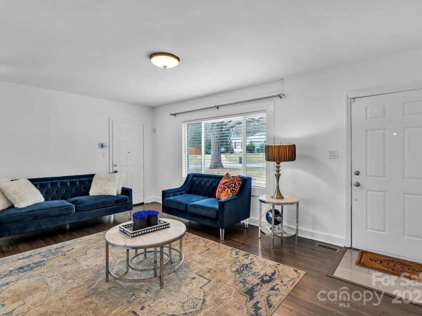 3036 Marlowe Avenue, Charlotte, NC 28208.  MLS# CAR4232409, YatesRealty ID 5019. Frront yard view- Living