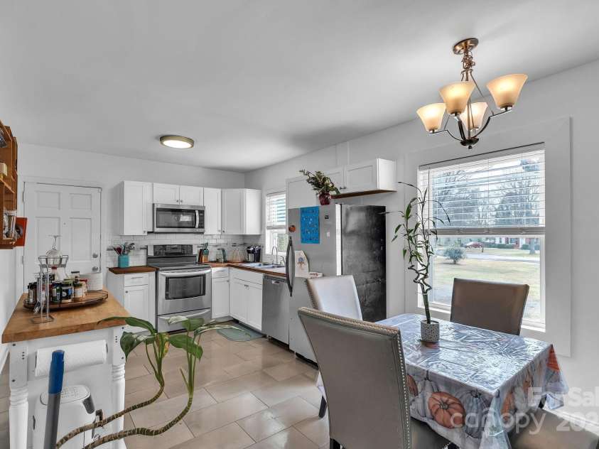 3036 Marlowe Avenue, Charlotte, NC 28208.  MLS# CAR4232409, YatesRealty ID 5019. Kitchen