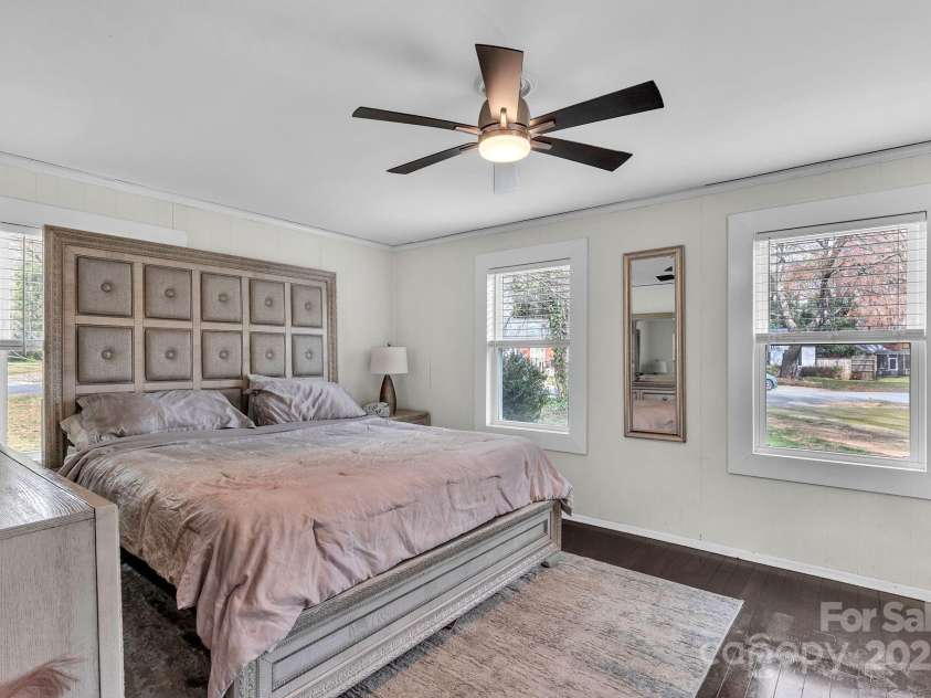 3036 Marlowe Avenue, Charlotte, NC 28208.  MLS# CAR4232409, YatesRealty ID 5019. Primary (side yard view)