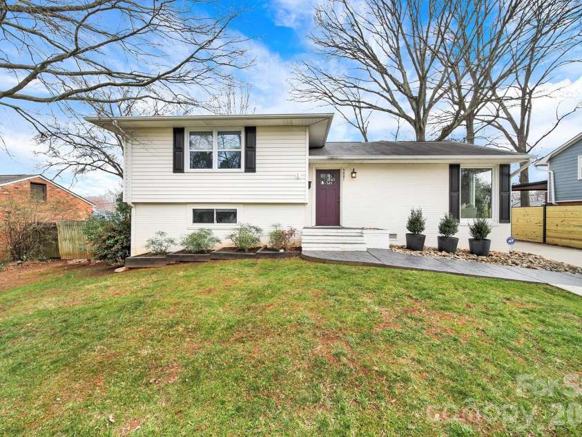 5001 White Oak Road, Charlotte, NC 28210.  MLS# CAR4353228, YatesRealty ID 5019. 