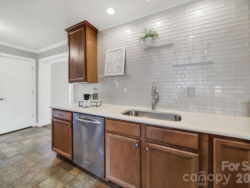 5001 White Oak Road, Charlotte, NC 28210.  MLS# CAR4353228, YatesRealty ID 5019. 