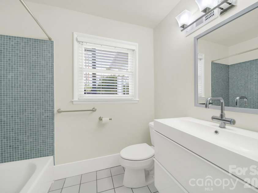5001 White Oak Road, Charlotte, NC 28210.  MLS# CAR4353228, YatesRealty ID 5019. 