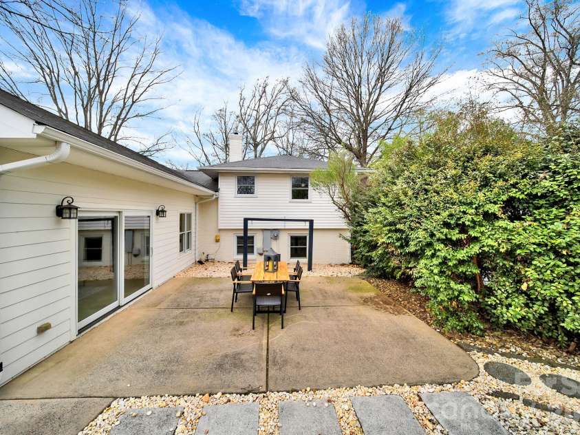 5001 White Oak Road, Charlotte, NC 28210.  MLS# CAR4353228, YatesRealty ID 5019. 