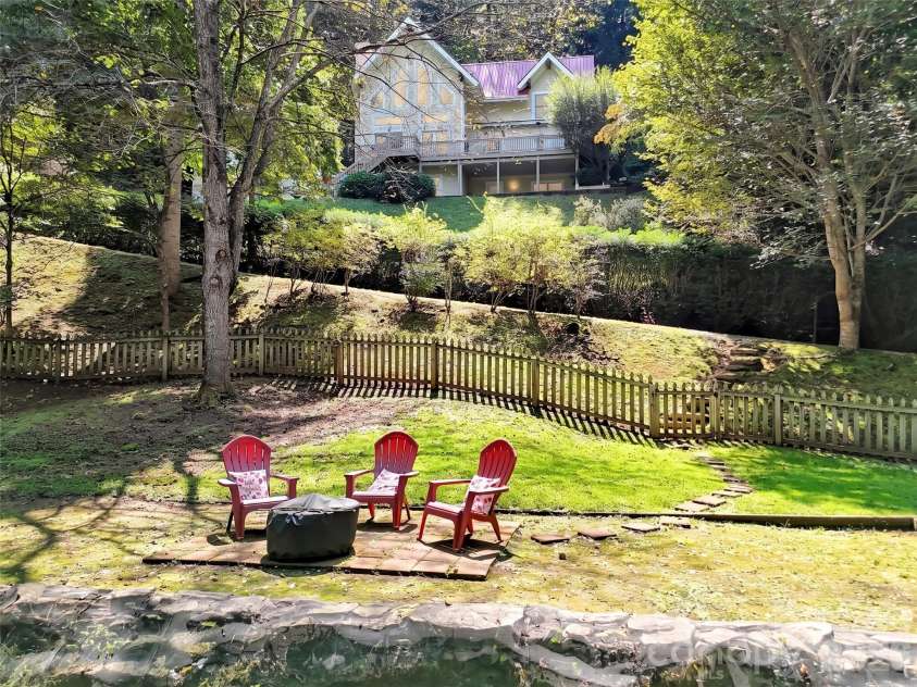 391 Grand Vista Drive, Sylva, NC 28779.  MLS# CAR4420900, YatesRealty ID 50190. 