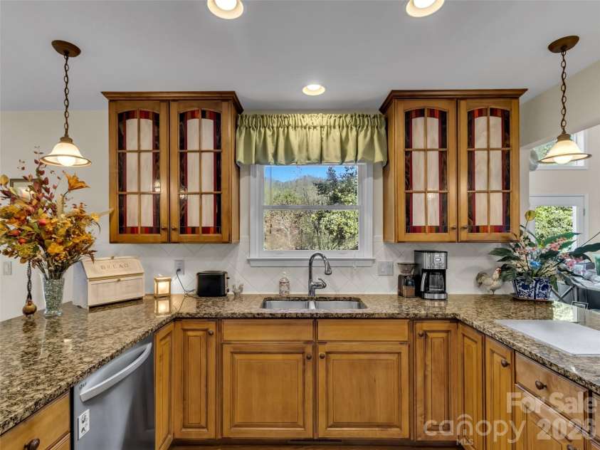 391 Grand Vista Drive, Sylva, NC 28779.  MLS# CAR4420900, YatesRealty ID 50190. 