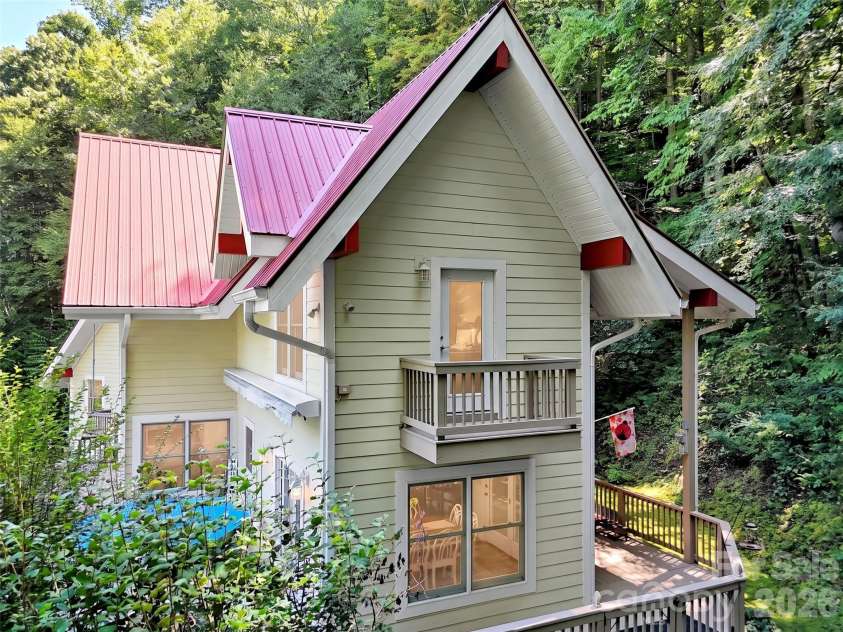 391 Grand Vista Drive, Sylva, NC 28779.  MLS# CAR4420900, YatesRealty ID 50190. 