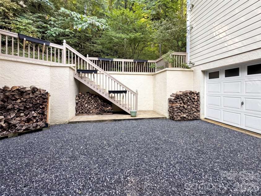 391 Grand Vista Drive, Sylva, NC 28779.  MLS# CAR4420900, YatesRealty ID 50190. 