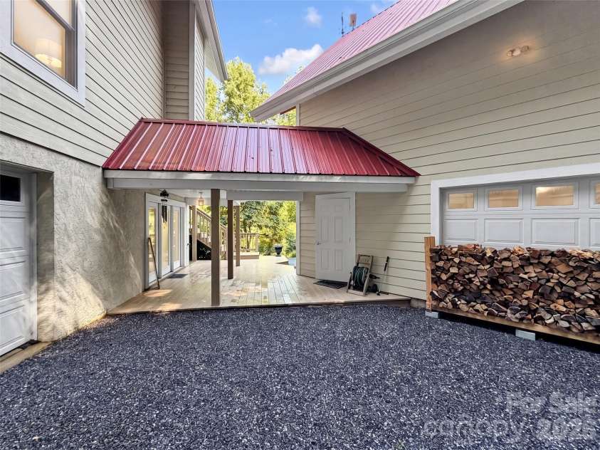 391 Grand Vista Drive, Sylva, NC 28779.  MLS# CAR4420900, YatesRealty ID 50190. 