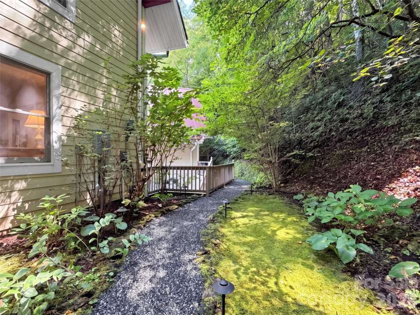 391 Grand Vista Drive, Sylva, NC 28779.  MLS# CAR4420900, YatesRealty ID 50190. 