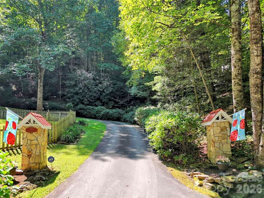 391 Grand Vista Drive, Sylva, NC 28779.  MLS# CAR4420900, YatesRealty ID 50190. 