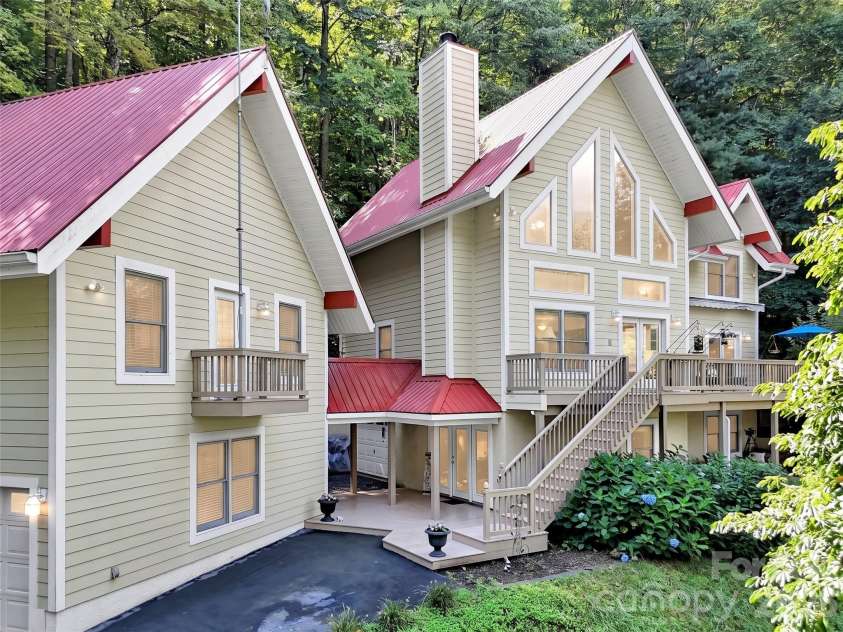 391 Grand Vista Drive, Sylva, NC 28779.  MLS# CAR4420900, YatesRealty ID 50190. 