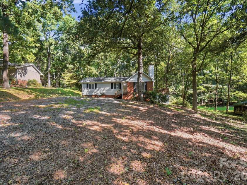 319 Settlement Drive, Midland, NC 28107.  MLS# CAR4418684, YatesRealty ID 50192. 