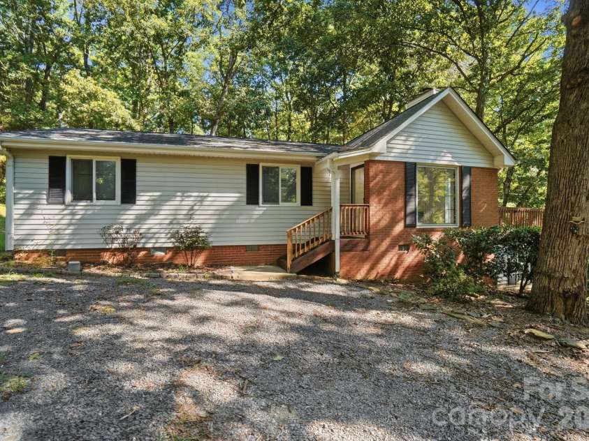 319 Settlement Drive, Midland, NC 28107.  MLS# CAR4418684, YatesRealty ID 50192. 