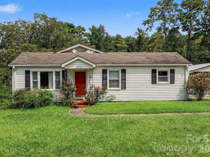 2900 SAM NEWELL Road, Matthews, NC 28105.  MLS# CAR4419275, YatesRealty ID 50194. 
