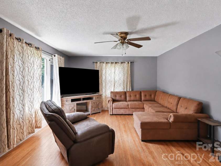 2900 SAM NEWELL Road, Matthews, NC 28105.  MLS# CAR4419275, YatesRealty ID 50194. 