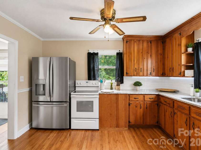 2900 SAM NEWELL Road, Matthews, NC 28105.  MLS# CAR4419275, YatesRealty ID 50194. 