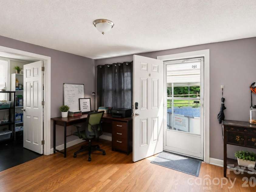 2900 SAM NEWELL Road, Matthews, NC 28105.  MLS# CAR4419275, YatesRealty ID 50194. 