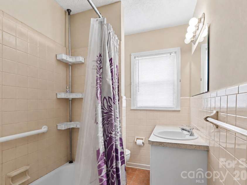 2900 SAM NEWELL Road, Matthews, NC 28105.  MLS# CAR4419275, YatesRealty ID 50194. 
