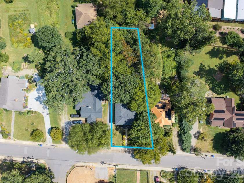 63 Westwood Place, Asheville, NC 28806.  MLS# CAR4417640, YatesRealty ID 50197. 