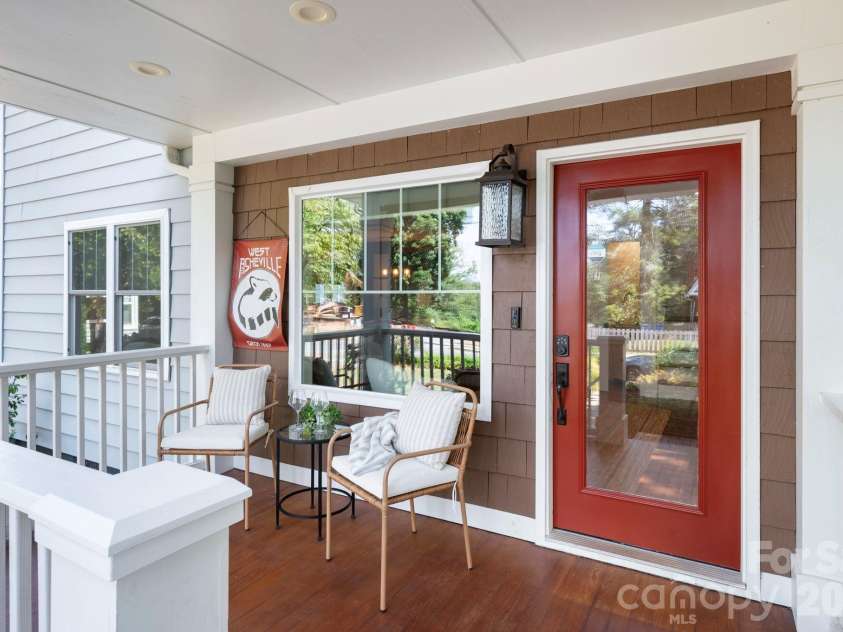 63 Westwood Place, Asheville, NC 28806.  MLS# CAR4417640, YatesRealty ID 50197. 