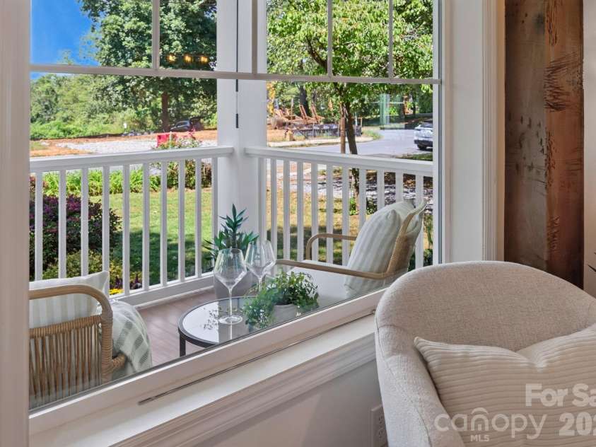 63 Westwood Place, Asheville, NC 28806.  MLS# CAR4417640, YatesRealty ID 50197. 