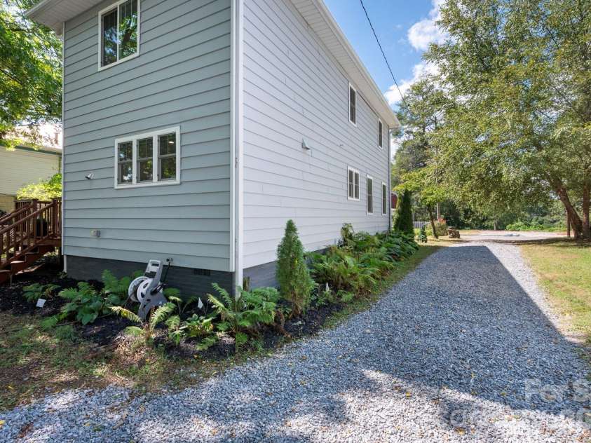 63 Westwood Place, Asheville, NC 28806.  MLS# CAR4417640, YatesRealty ID 50197. 