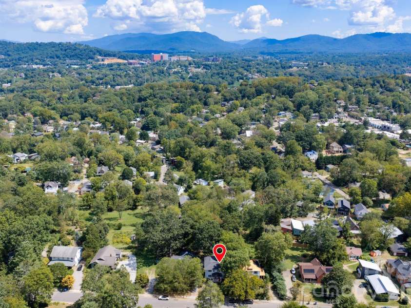 63 Westwood Place, Asheville, NC 28806.  MLS# CAR4417640, YatesRealty ID 50197. 