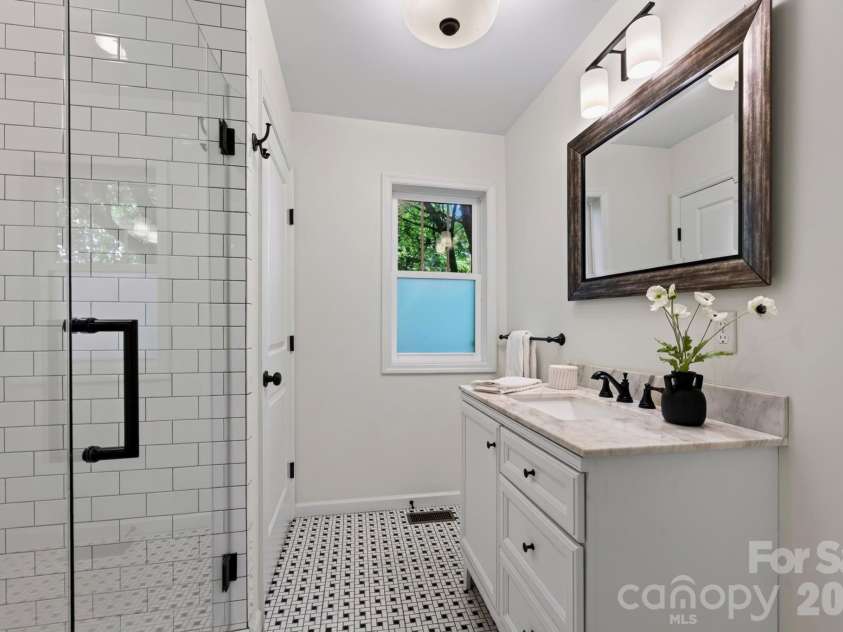 63 Westwood Place, Asheville, NC 28806.  MLS# CAR4417640, YatesRealty ID 50197. Primary Bath on Main