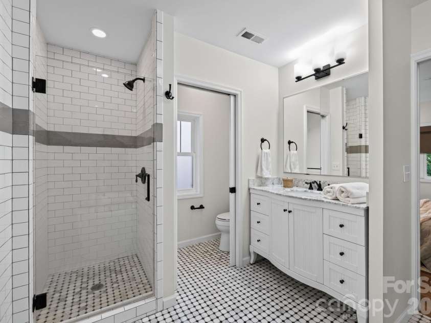 63 Westwood Place, Asheville, NC 28806.  MLS# CAR4417640, YatesRealty ID 50197. Primary Bath on Main