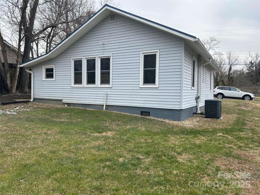 211 Aycock Avenue, Hendersonville, NC 28792.  MLS# CAR4216559, YatesRealty ID 502. Backyard