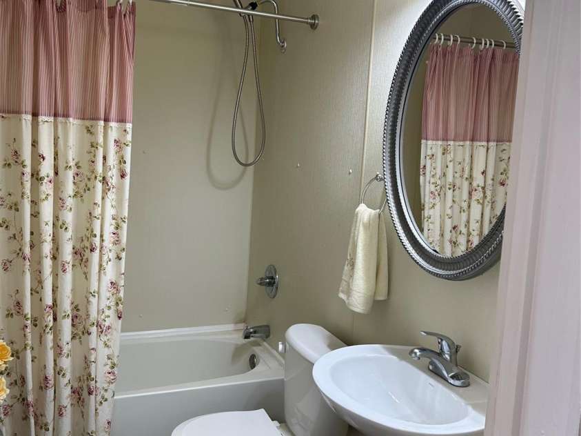 211 Aycock Avenue, Hendersonville, NC 28792.  MLS# CAR4216559, YatesRealty ID 502. Full Bath