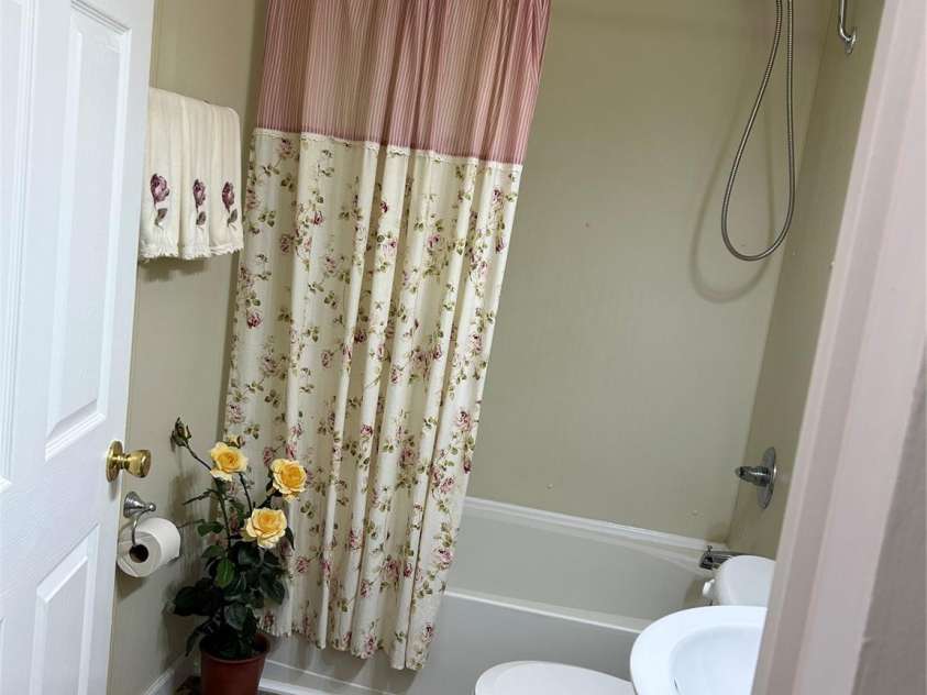 211 Aycock Avenue, Hendersonville, NC 28792.  MLS# CAR4216559, YatesRealty ID 502. Full Bath