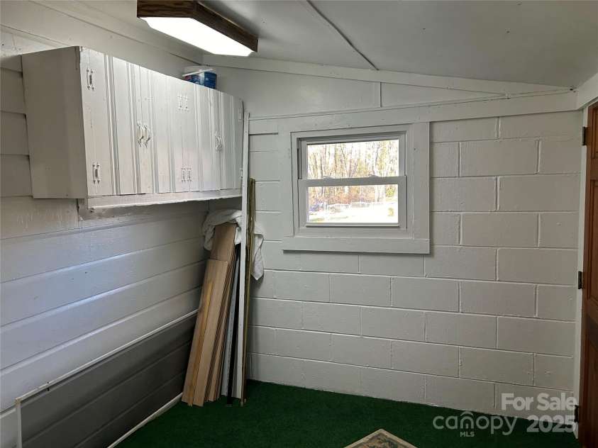 211 Aycock Avenue, Hendersonville, NC 28792.  MLS# CAR4216559, YatesRealty ID 502. Laundry Room