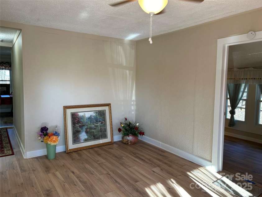 211 Aycock Avenue, Hendersonville, NC 28792.  MLS# CAR4216559, YatesRealty ID 502. Living Room