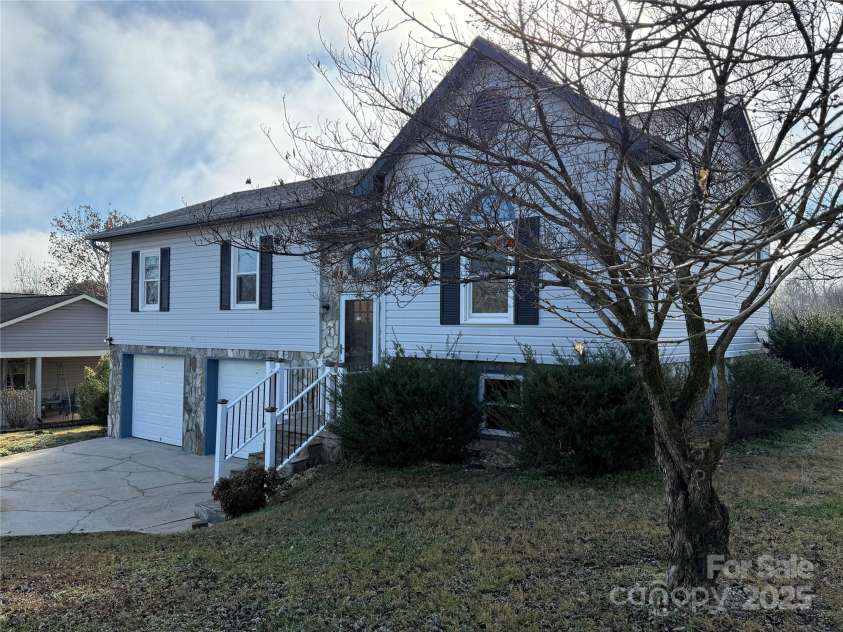 4554 Horseshoe Bend Road, Hudson, NC 28638.  MLS# CAR4328370, YatesRealty ID 502. 