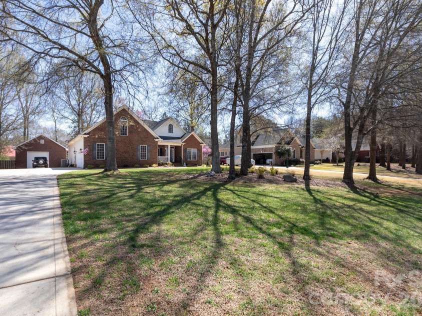 1525 Garrett Landen Drive, Clover, SC 29710.  MLS# CAR4357424, YatesRealty ID 5020. 