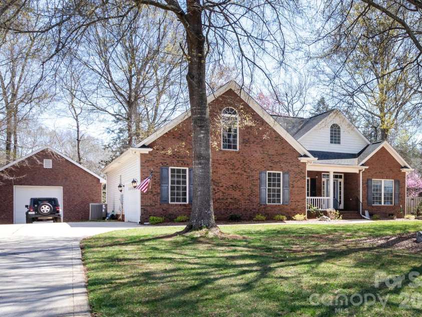 1525 Garrett Landen Drive, Clover, SC 29710.  MLS# CAR4357424, YatesRealty ID 5020. 