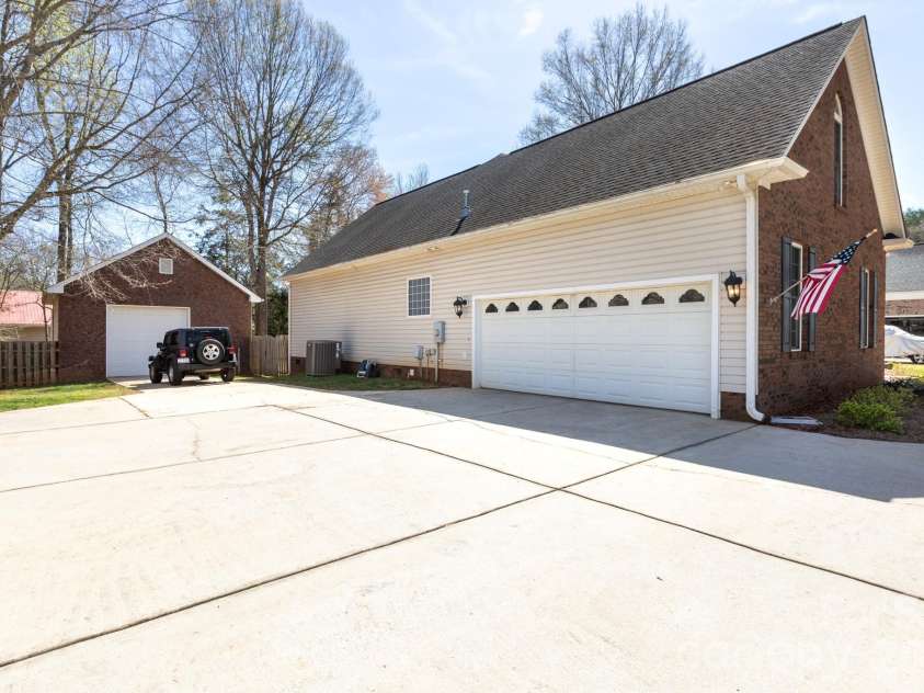 1525 Garrett Landen Drive, Clover, SC 29710.  MLS# CAR4357424, YatesRealty ID 5020. 