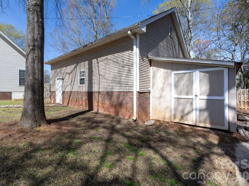 1525 Garrett Landen Drive, Clover, SC 29710.  MLS# CAR4357424, YatesRealty ID 5020. Detached Garage