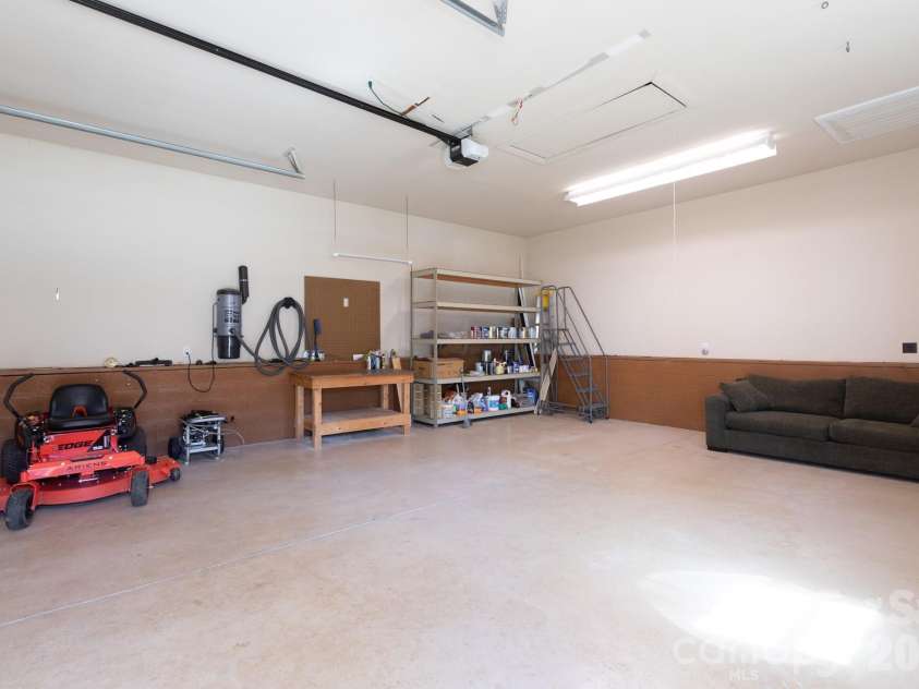 1525 Garrett Landen Drive, Clover, SC 29710.  MLS# CAR4357424, YatesRealty ID 5020. Detached Garage