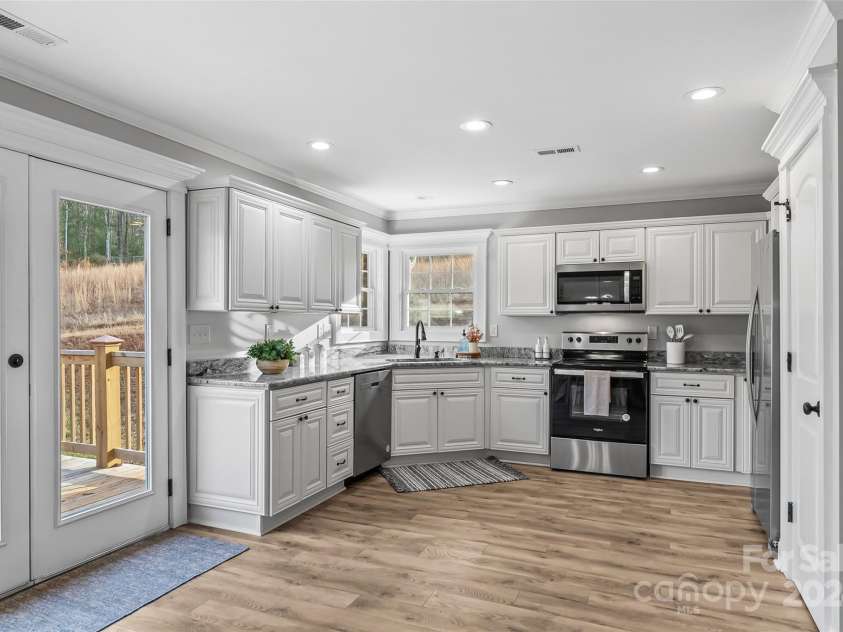 792 Harris Avenue, Valdese, NC 28690.  MLS# CAR4209962, YatesRealty ID 5020. 