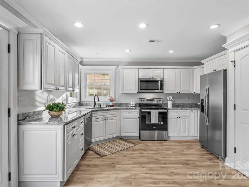 792 Harris Avenue, Valdese, NC 28690.  MLS# CAR4209962, YatesRealty ID 5020. 