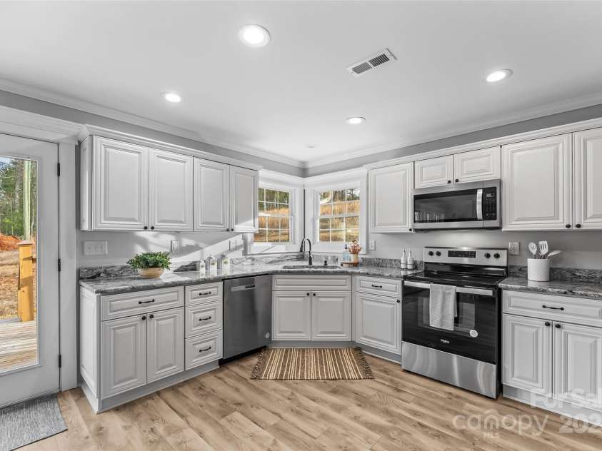792 Harris Avenue, Valdese, NC 28690.  MLS# CAR4209962, YatesRealty ID 5020. 