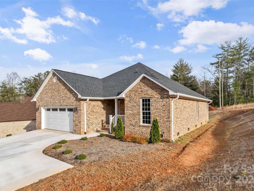 792 Harris Avenue, Valdese, NC 28690.  MLS# CAR4209962, YatesRealty ID 5020. 