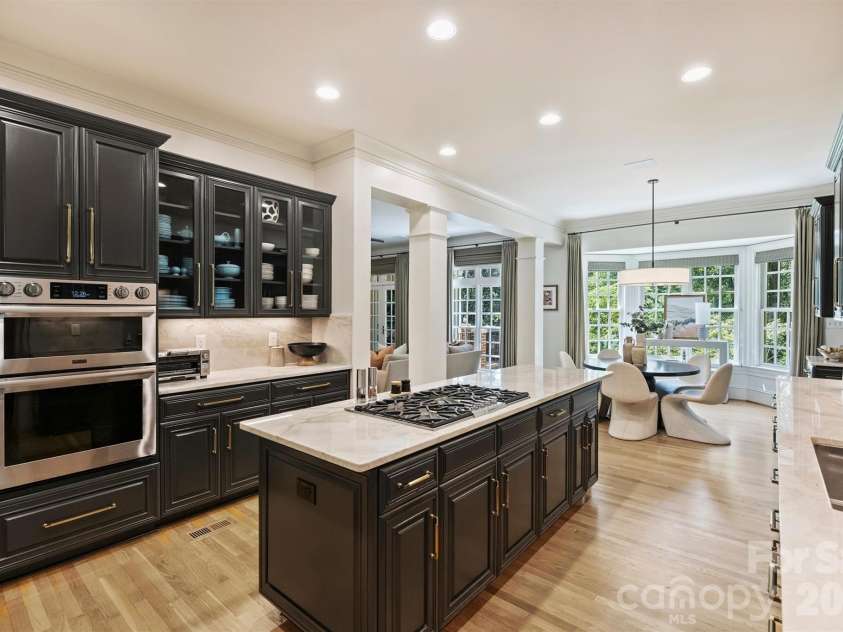 2115 Foxcroft Woods Lane, Charlotte, NC 28211.  MLS# CAR4418029, YatesRealty ID 50200. Chef's Kitchen looking into the Breakfast Area.