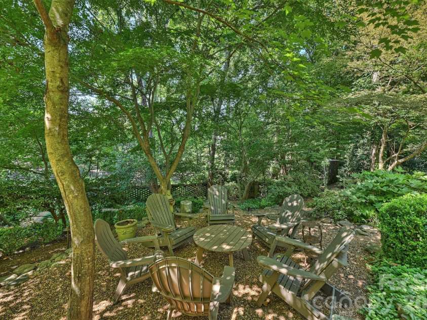 2115 Foxcroft Woods Lane, Charlotte, NC 28211.  MLS# CAR4418029, YatesRealty ID 50200. The backyard is truly unforgettable!